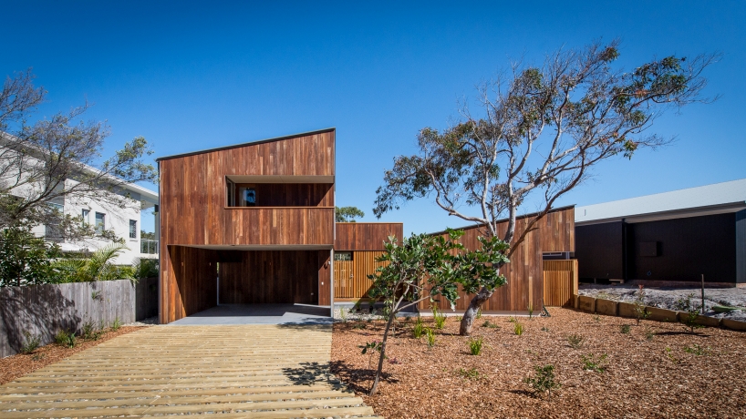 bourne-blue-architecture-boomerang-beach-house-new-south-wales-australia-09-09-2019-designboom