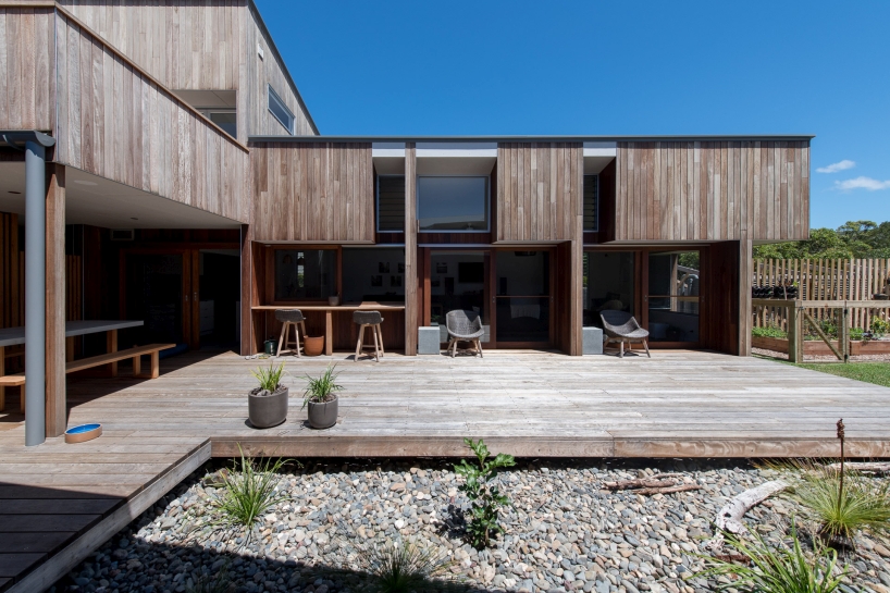 bourne-blue-architecture-boomerang-beach-house-new-south-wales-australia-09-09-2019-designboom