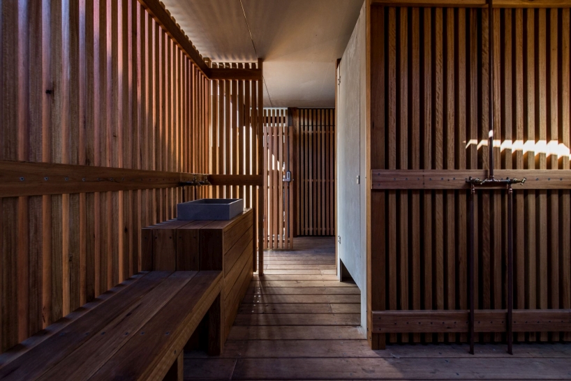 bourne-blue-architecture-boomerang-beach-house-new-south-wales-australia-09-09-2019-designboom