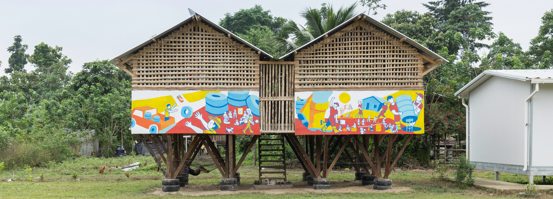 al borde + taller general elevate a lunchroom using functional legs in suburban ecuadorian community