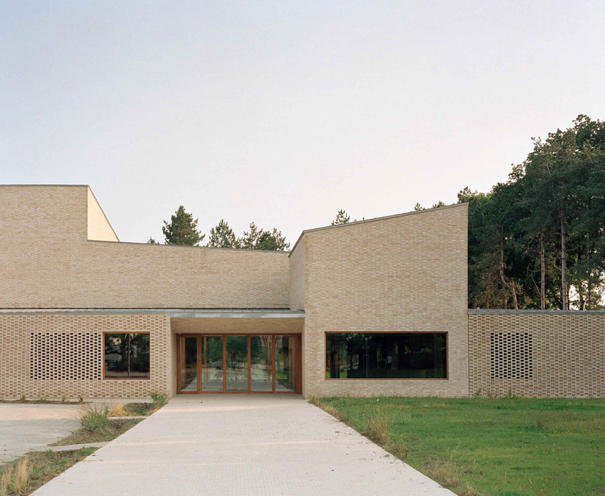 raum architects pierre blanches cultural center of saint jean de boiseau 3