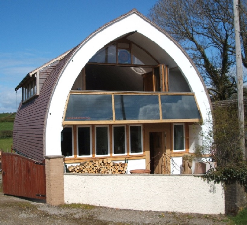 brian waite breaks childhood prejudices with his self-built straw home - 1