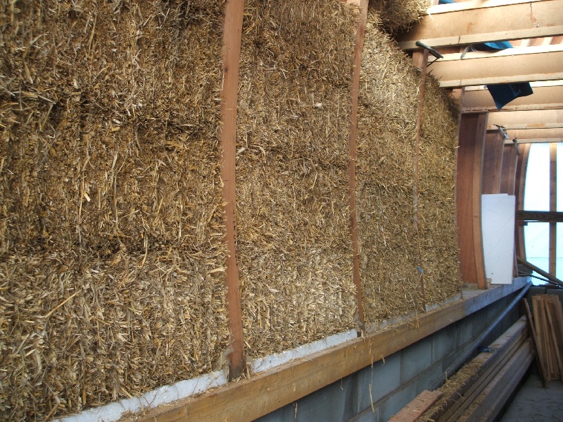 brian waite breaks childhood prejudices with his self-built straw home - 4