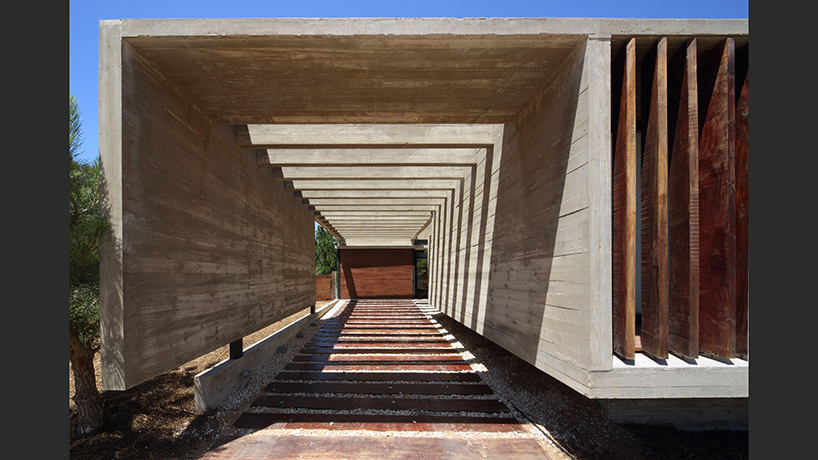 besonias almeida arquitectos s&s house argentina designboom