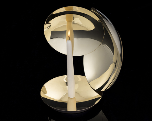 samuel wilkinson unveils shape-shifting candelabra for lobmeyr
