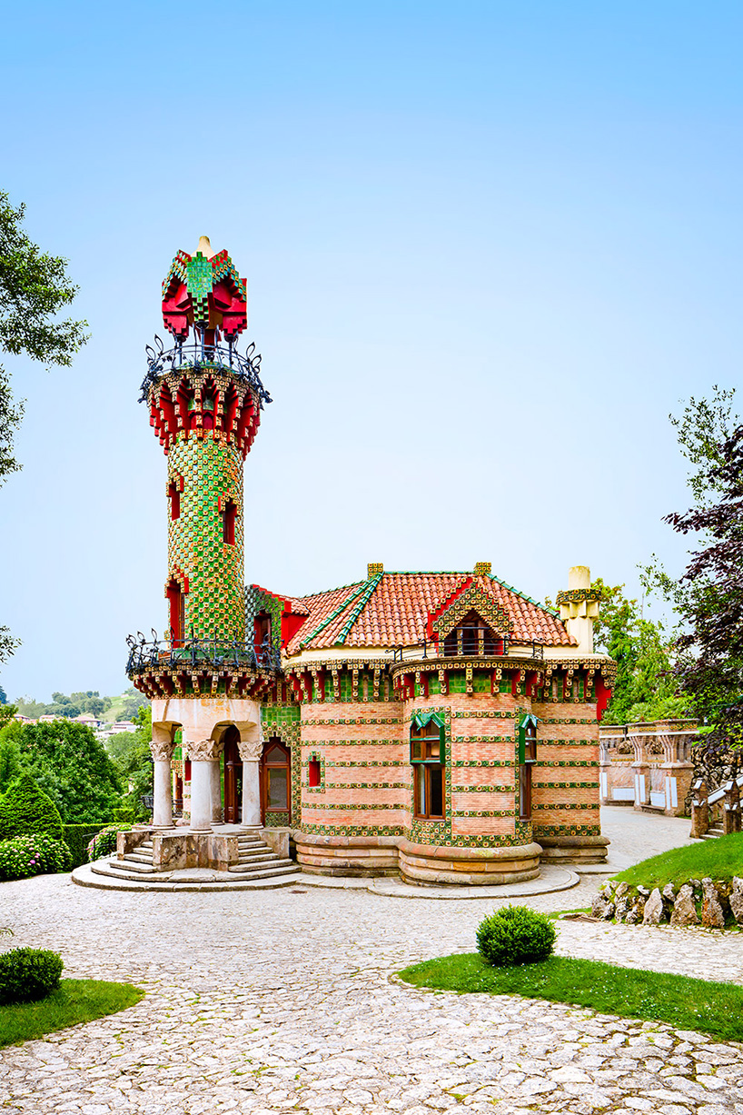 david cardeliús captures antoni gauidí's el capricho designboom