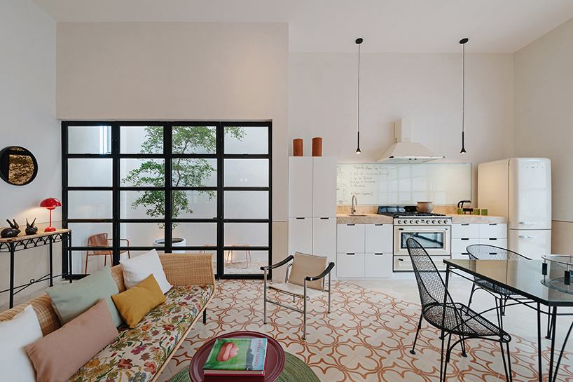 workshop architects fuses yucatecan + modernist elements in eclectic mexican home-studio