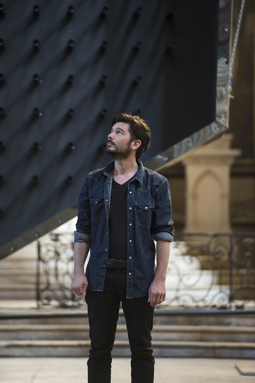 guillaume marmin illuminates a church with immersive '1.3 SECONDE' lightshow in france designboom