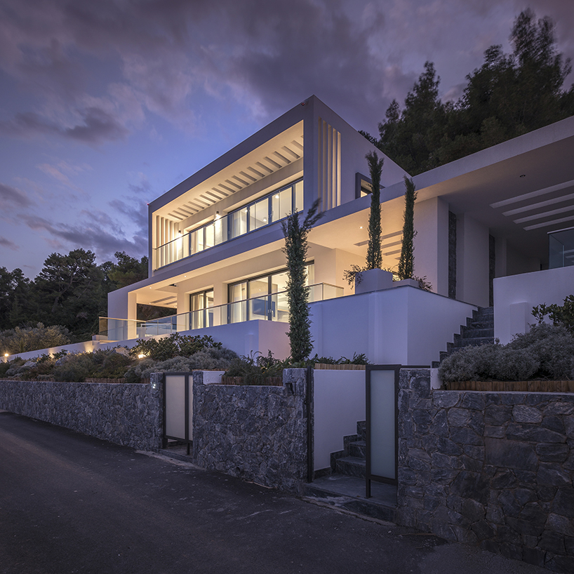 officetwentyfivearchitects designs two idyllic beachside villas in greece designboom