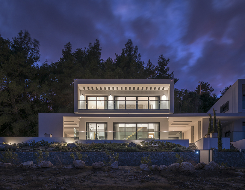 officetwentyfivearchitects designs two idyllic beachside villas in greece designboom