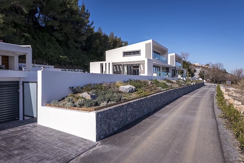 officetwentyfivearchitects designs two idyllic beachside villas in greece designboom