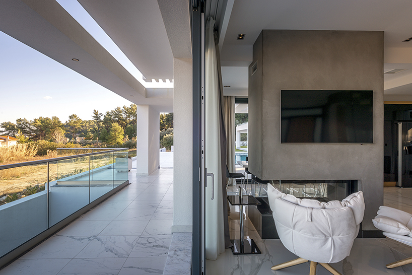 officetwentyfivearchitects designs two idyllic beachside villas in greece designboom