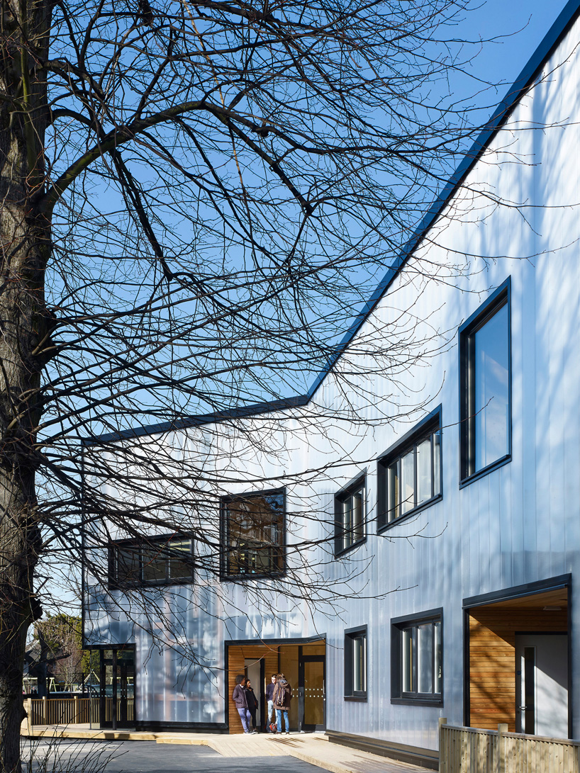 urban projects bureau clads school extension with polycarbonate paneling - 11