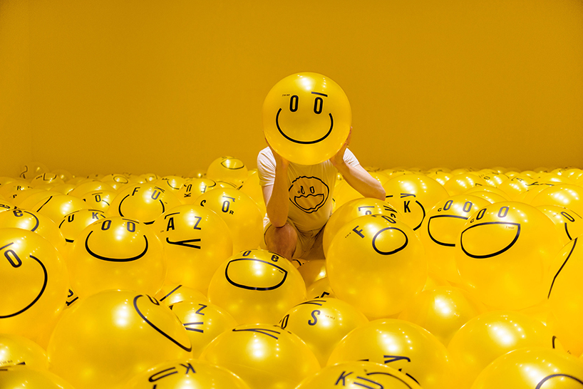 kissmiklos pays homage to the first smiley face with 'emogram' installation in south korea designboom
