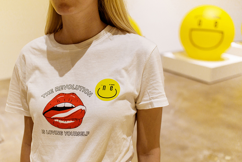 kissmiklos pays homage to the first smiley face with 'emogram' installation in south korea designboom