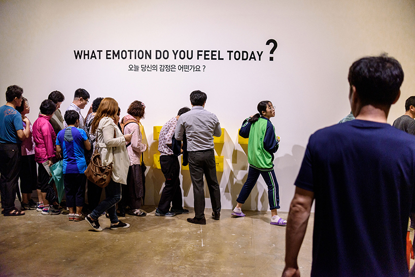 kissmiklos pays homage to the first smiley face with 'emogram' installation in south korea designboom