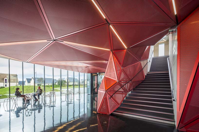 peripheriques architectes espace culturel de la hague france designboom