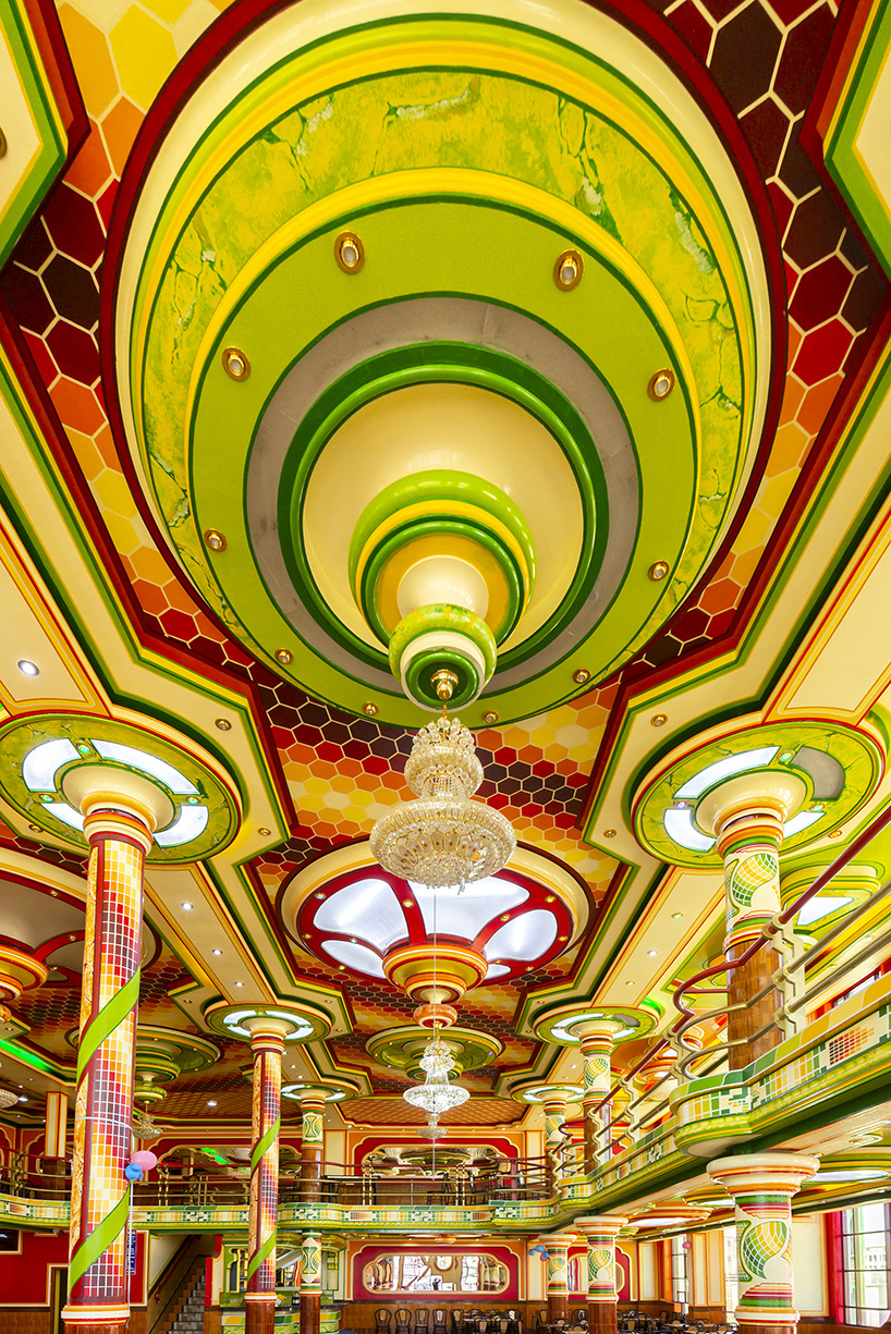photographer captures cholets,  bolivian style houses that represent success in el alto designboom