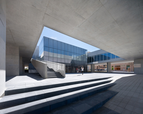 rafael de la-hoz forms horizontal university building on the outskirts of madrid