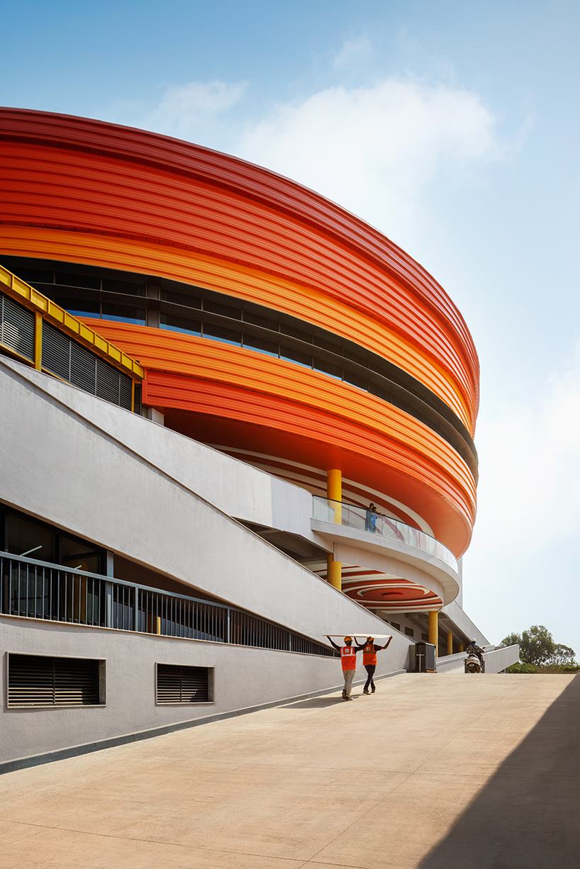 purple ink studio's winding ramps connect concentric plaza to auditorium at university campus in bangalore