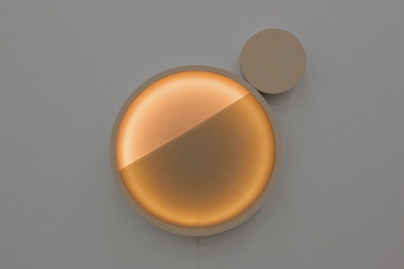 pani jurek + piotr musialowski fill kinetic kolo light with sand  - 3