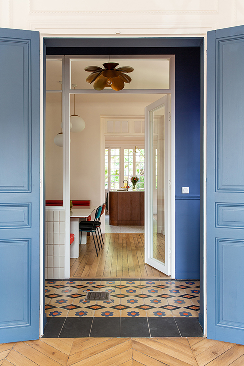 pierre-louis gerlier revives 1850s house near paris with retro aesthetics and visual openness