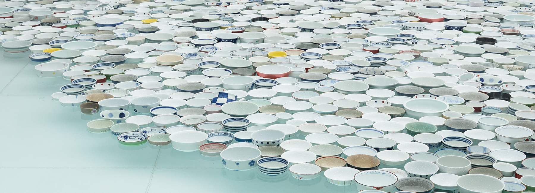 floating pottery: do.do.'s aimo koimo exhibition of japanese tableware 'hasami-yaki'