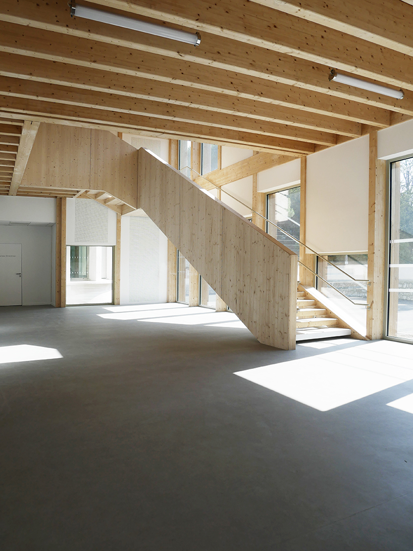 nas architectures primary school extension takes possession of the roof of an old public bath in saint gilles 11