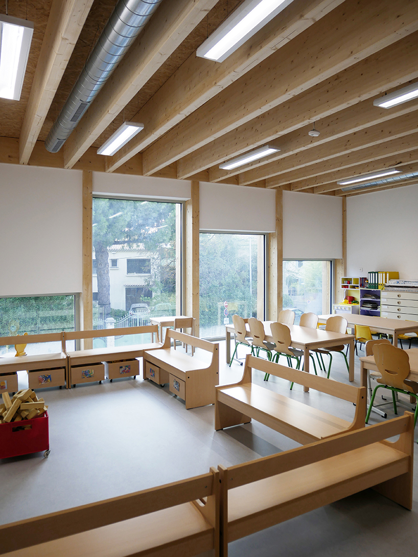 nas architectures primary school extension takes possession of the roof of an old public bath in saint gilles 9