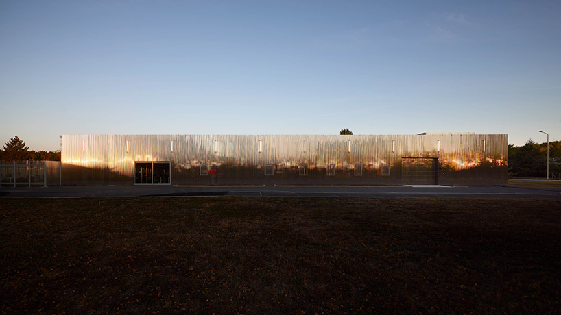 freaks wraps a double skin of corrugated stainless steel around office building in paris designboom