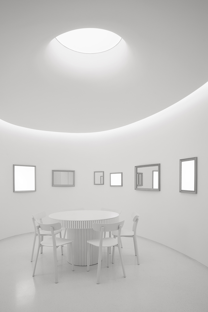 123 architects applies an arched silver façade to photography studio in beijing - 7