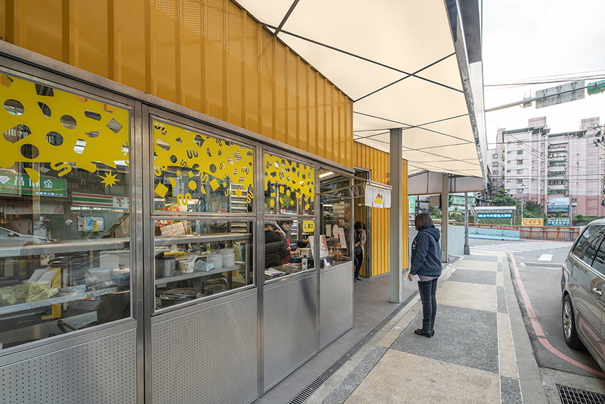 studio APL completes a canary yellow sandwich shop renovation in taiwan