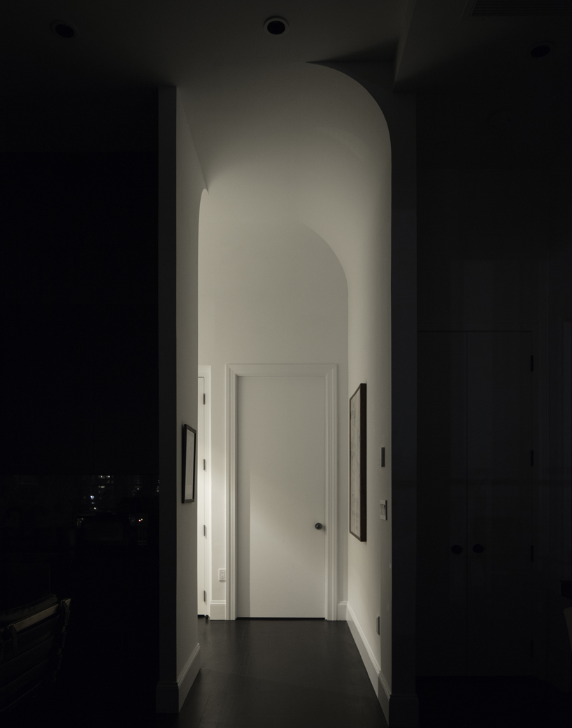 inaba williams softly curves the ceiling coving of 'williamsburg penthouse' in brooklyn designboom