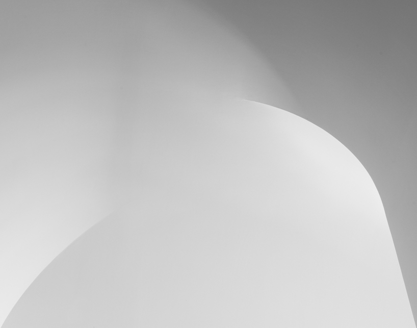 inaba williams softly curves the ceiling coving of 'williamsburg penthouse' in brooklyn designboom