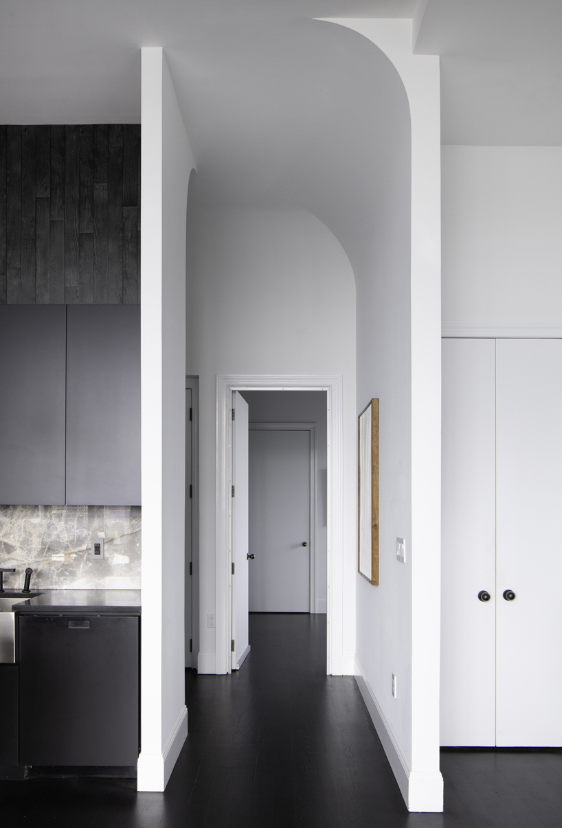 inaba williams softly curves the ceiling coving of 'williamsburg penthouse' in brooklyn designboom