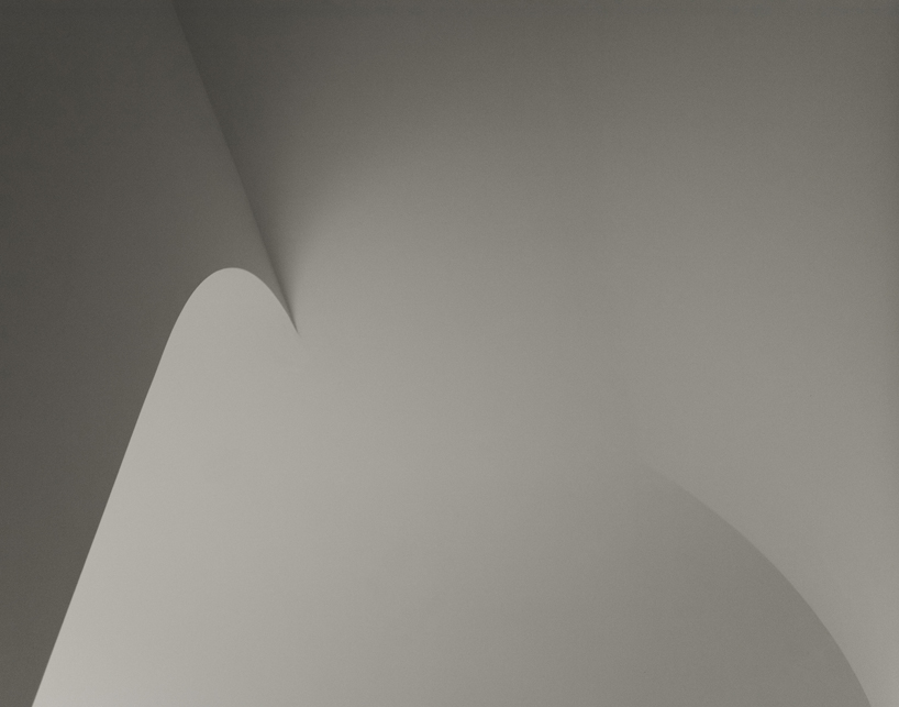 inaba williams softly curves the ceiling coving of 'williamsburg penthouse' in brooklyn designboom