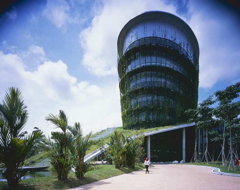 ryuichi ashizawa's sustainable factory tower in malaysia references islamic culture