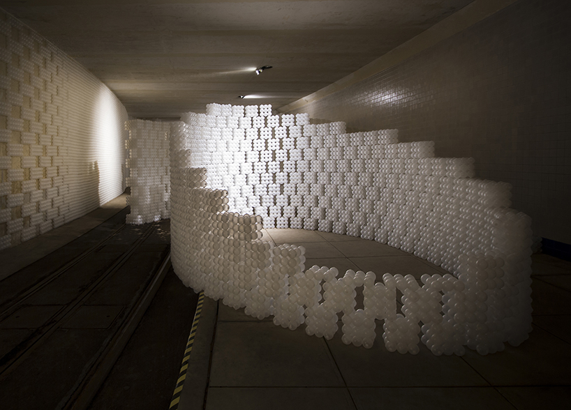 hou de sousa raise raze installation snarkitechture the beach balls leftovers designboom