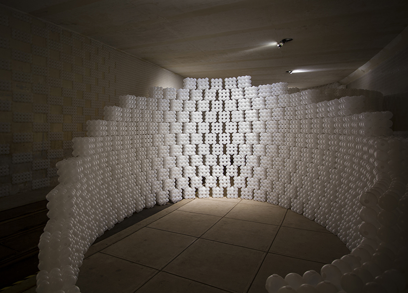 hou de sousa raise raze installation snarkitechture the beach balls leftovers designboom