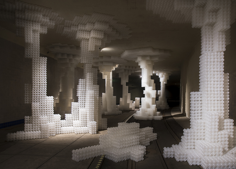 hou de sousa raise raze installation snarkitechture the beach balls leftovers designboom