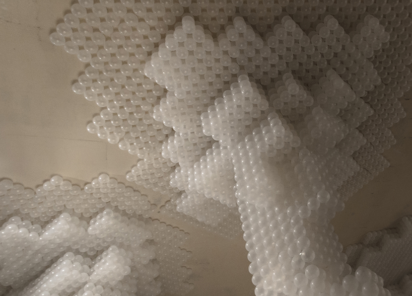 hou de sousa raise raze installation snarkitechture the beach balls leftovers designboom