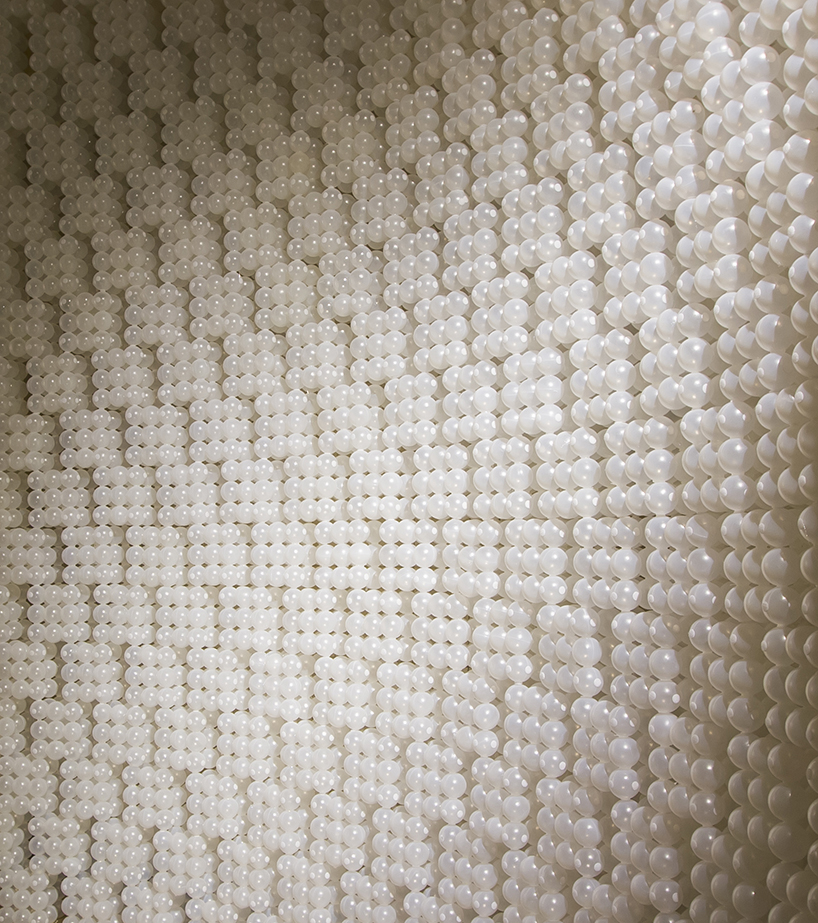 hou de sousa raise raze installation snarkitechture the beach balls leftovers designboom