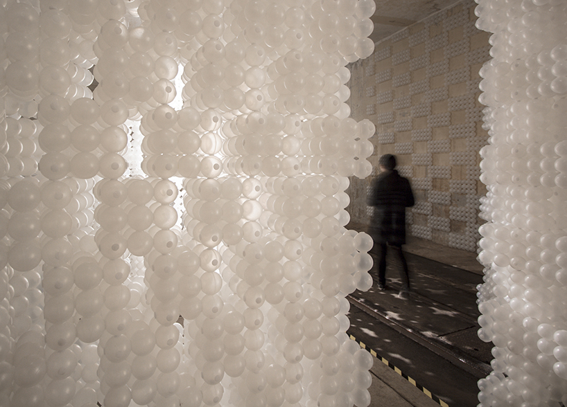 hou de sousa raise raze installation snarkitechture the beach balls leftovers designboom
