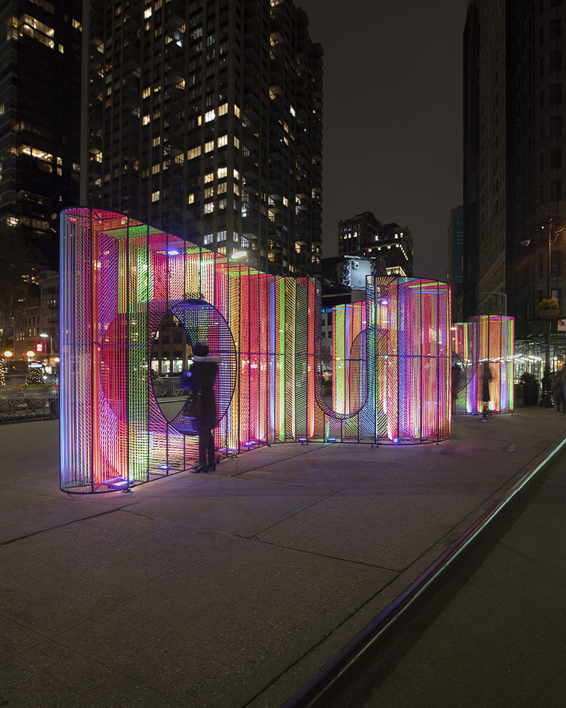 hou de sousa's iridescent ziggy installation opens in new york's flatiron plaza designboom