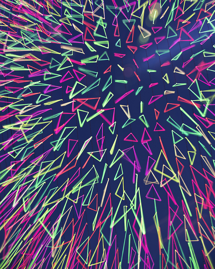 hou de sousa suspends a canopy of neon triangles over detroit designboom