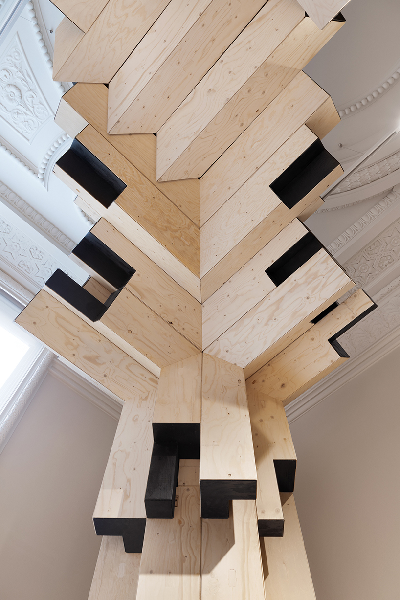 gilles retsin fuses augmented reality with timber construction at the royal academy london designboom