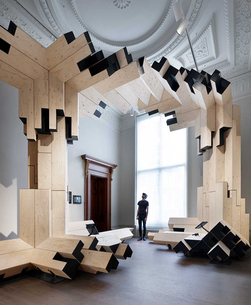 gilles retsin fuses augmented reality with timber construction at the royal academy london designboom
