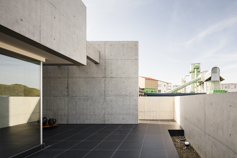 FORM builds thick concrete volumes to create the tranquil house in japan