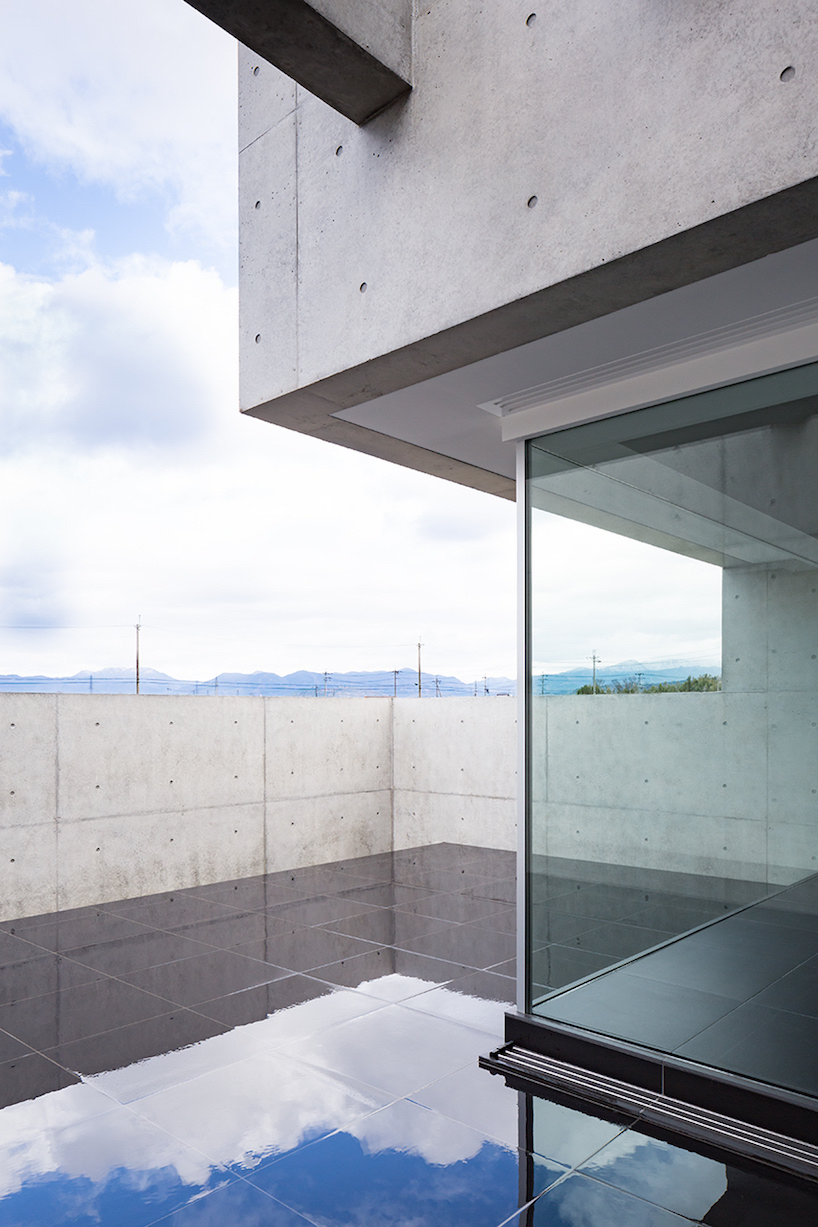 FORM builds thick concrete volumes to create the tranquil house in japan