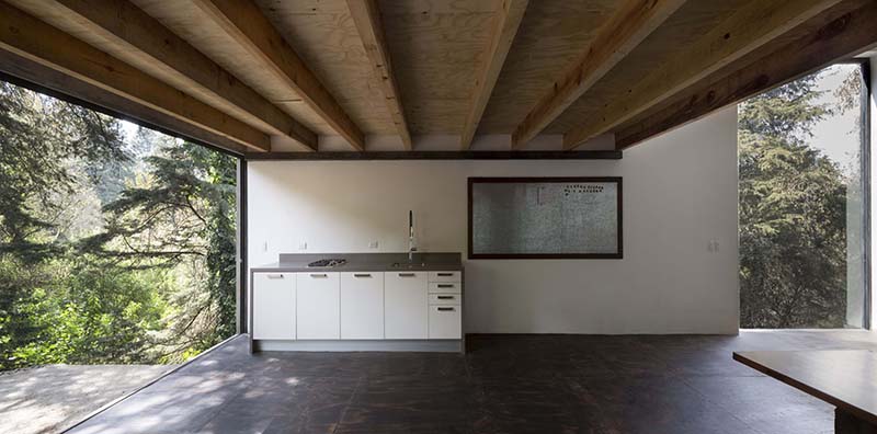 dellekamp arquitectos' waffle ceiling bounces light around this artist's studio in mexico